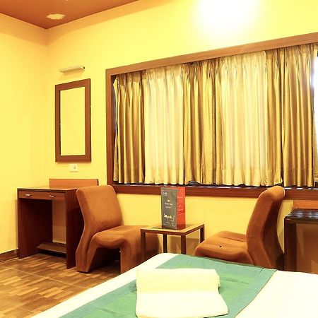 Hotel Trimoorti Kalkutta Kültér fotó