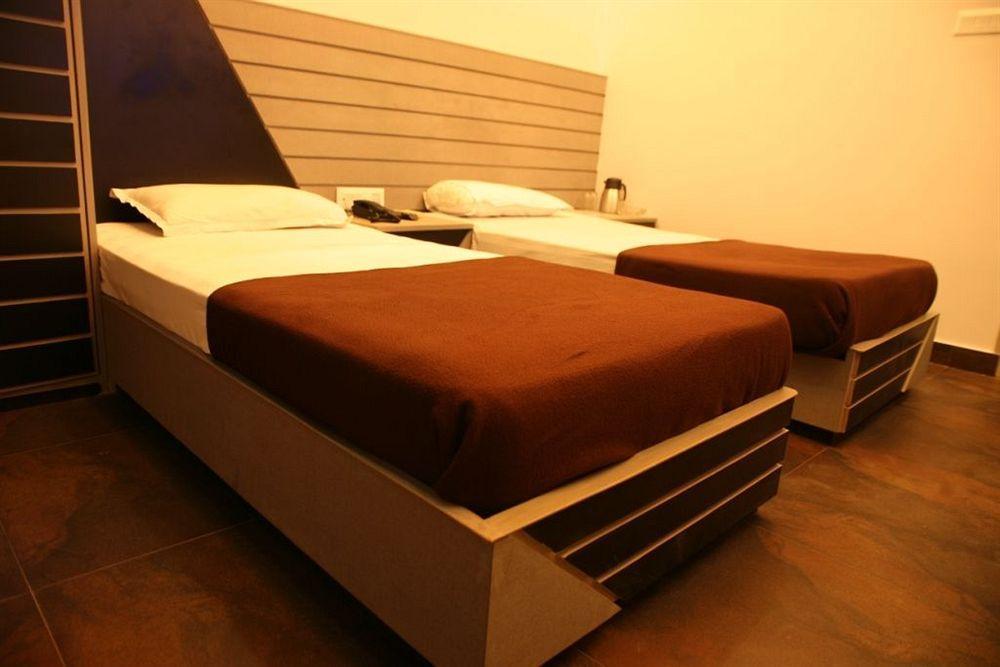 Hotel Trimoorti Kalkutta Kültér fotó