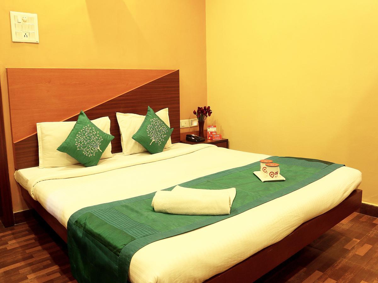 Hotel Trimoorti Kalkutta Kültér fotó