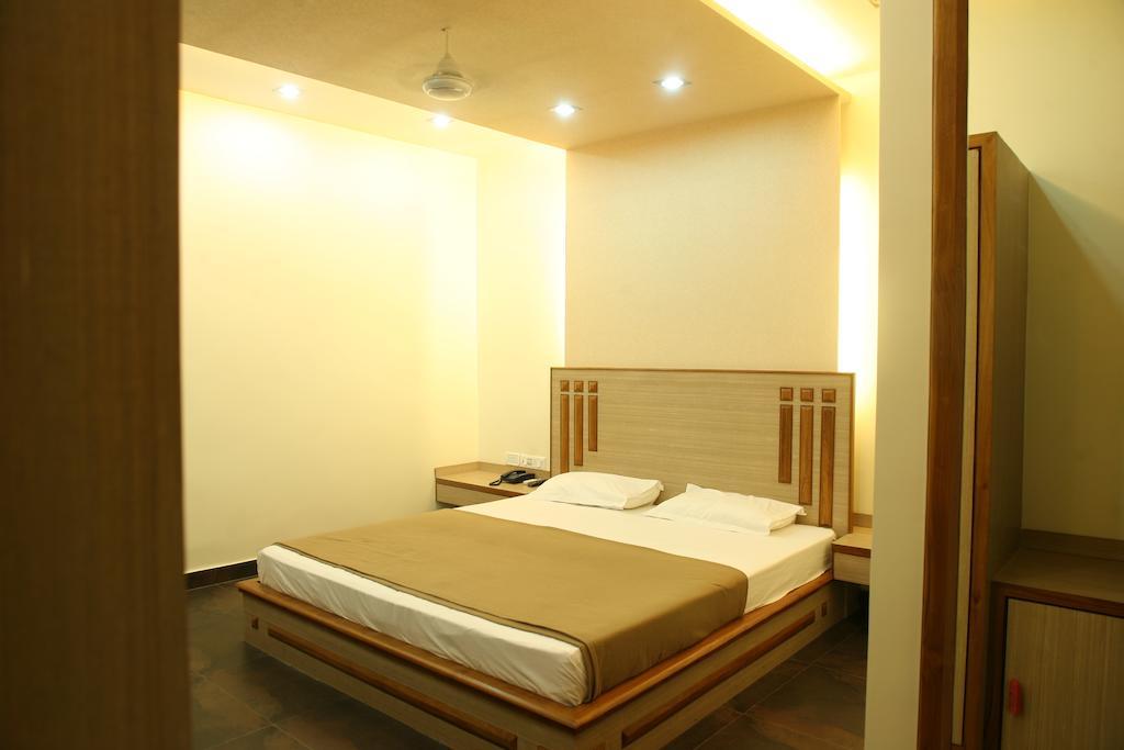 Hotel Trimoorti Kalkutta Kültér fotó