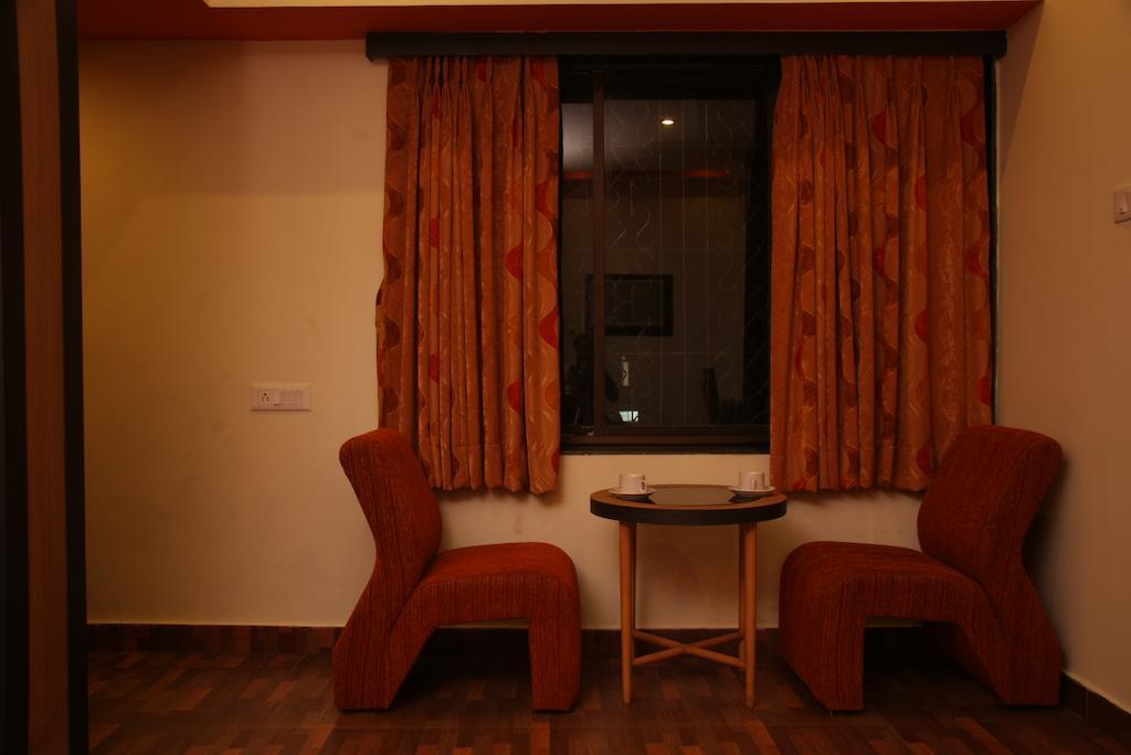 Hotel Trimoorti Kalkutta Szoba fotó